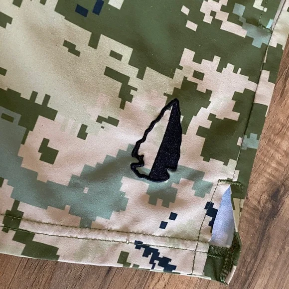 Tachuntfish Men’s Tachuntfish THF athletic shorts in digital camouflage print. - Picture 3 of 6